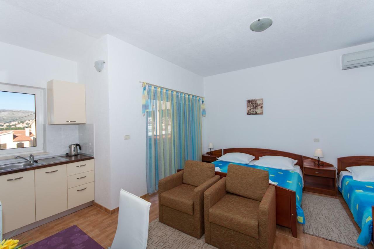 Apartments Fumija Трогир Экстерьер фото